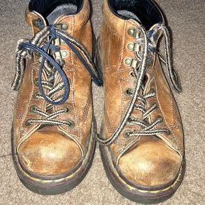 AUTHENTIC 90s DOC MARTENS